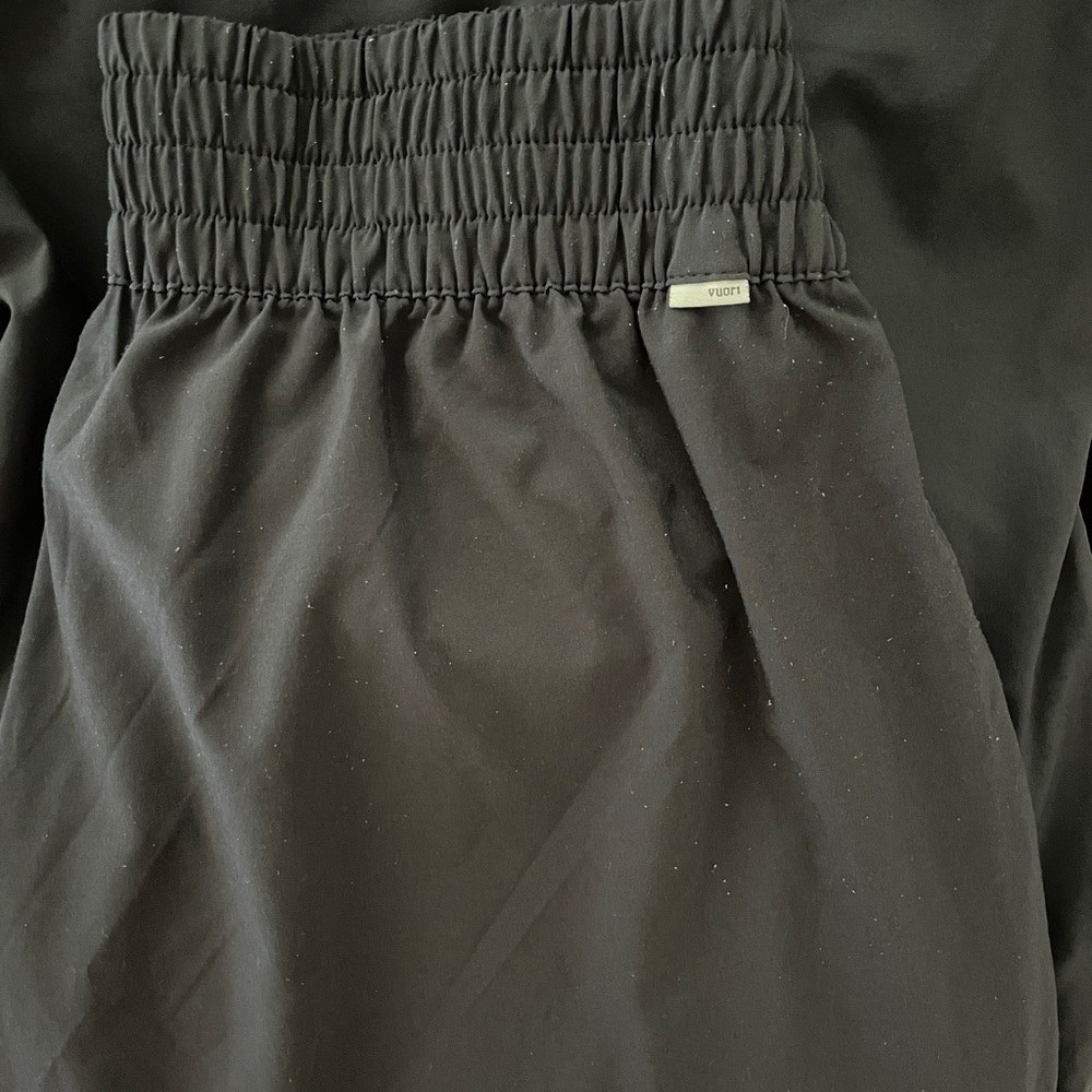 Vuori Villa Wide Leg Pants in Black - Picture 8 of 8